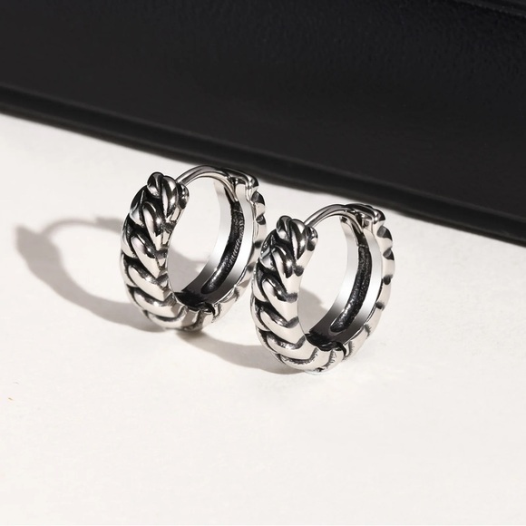 Cool Twisted Chain Hoop Earrings for Men, Waterproof Stainless Steel Huggies - Picture 4 of 5